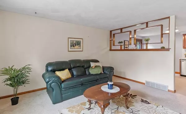 20 Longfellow Rd, Northborough, MA 01532