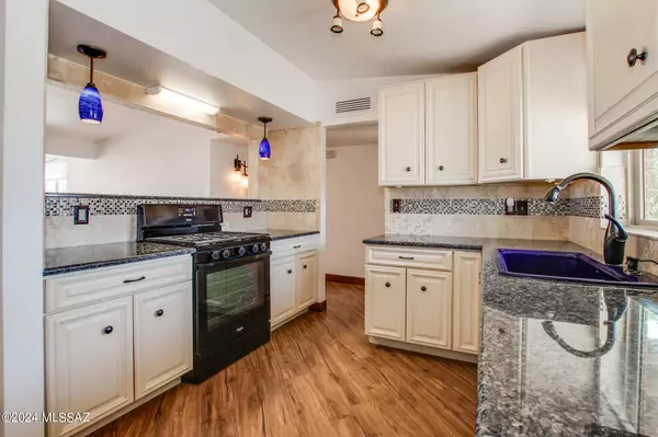 7117 E 17Th Place, Tucson, AZ 85710