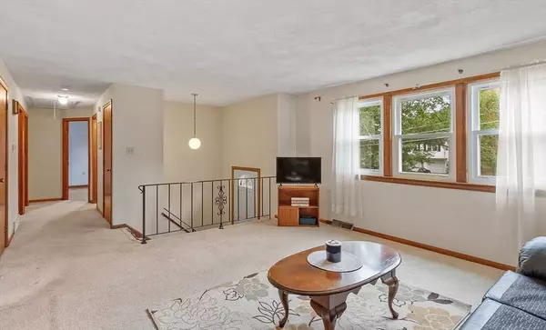 20 Longfellow Rd, Northborough, MA 01532