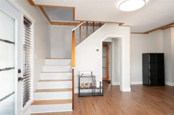 332 Roberts St, Ladysmith, BC V9G 1A7