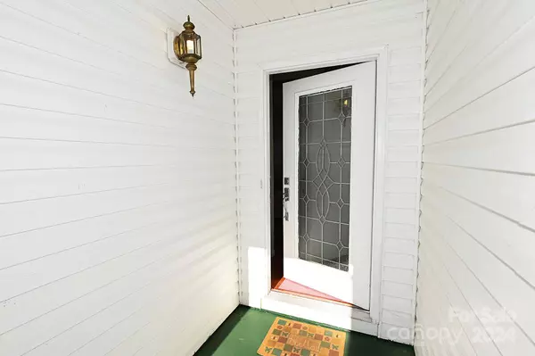 817 Gemcrest DR NE, Conover, NC 28613