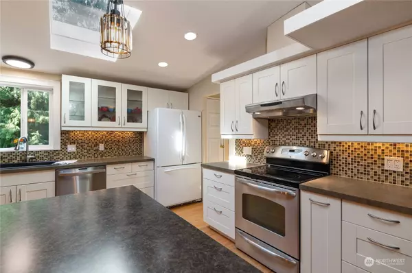 8459 Paklee Place NE, Bremerton, WA 98311