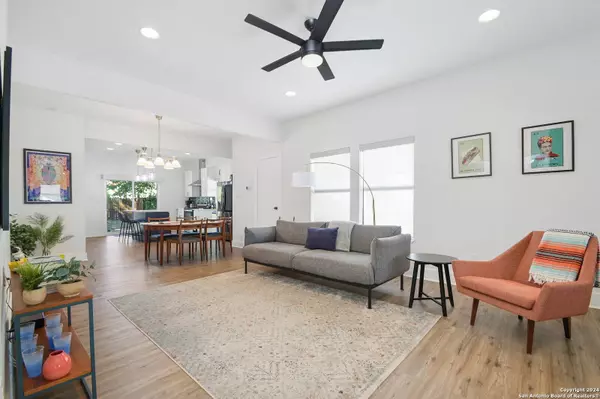 325 MASON ST, San Antonio, TX 78208-1121