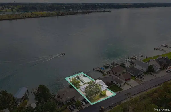 1015 RIVER Road N, St Clair, MI 48079