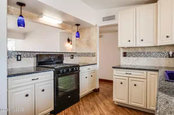 7117 E 17Th Place, Tucson, AZ 85710