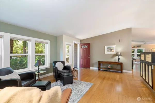 8459 Paklee Place NE, Bremerton, WA 98311