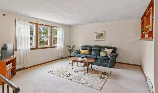 20 Longfellow Rd, Northborough, MA 01532