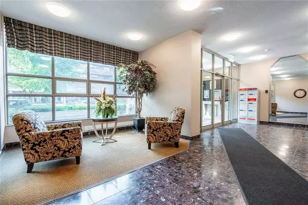 8 VILLAGE GREEN Boulevard #507, Stoney Creek, ON L8G 5B8