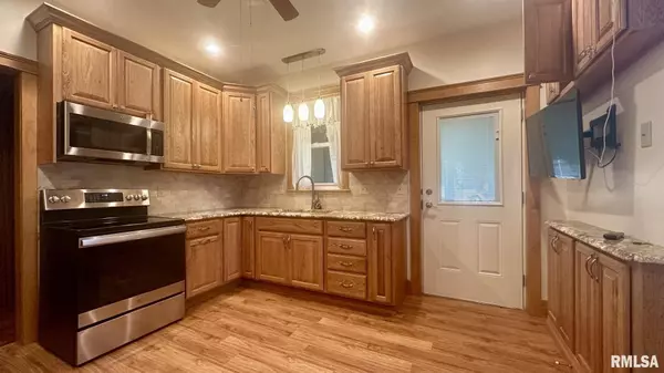 2239 ELM ST, Quincy, IL 62301