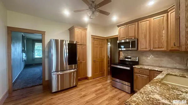 2239 ELM ST, Quincy, IL 62301