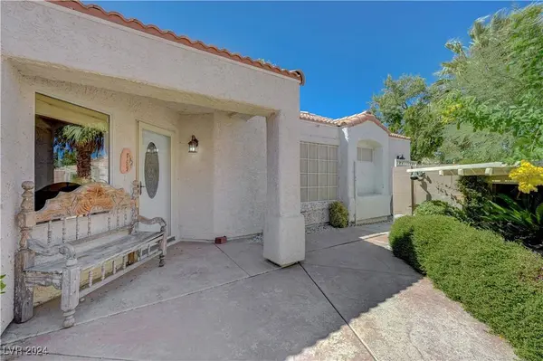 8229 Dolphin Bay Court, Las Vegas, NV 89128
