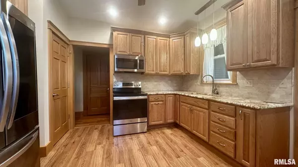 2239 ELM ST, Quincy, IL 62301