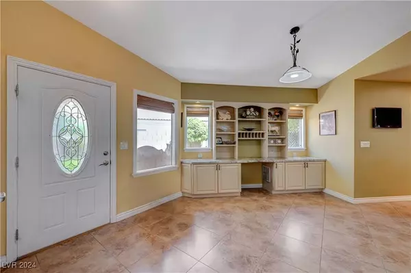 8229 Dolphin Bay Court, Las Vegas, NV 89128