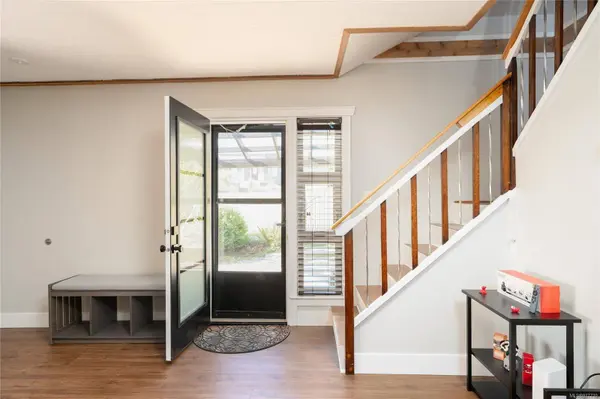 332 Roberts St, Ladysmith, BC V9G 1A7