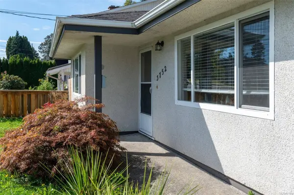 3752 Tillicum Rd, Saanich, BC V8Z 4H8
