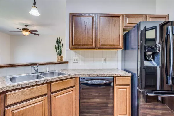 7104 S Kansas St, Haysville, KS 67060