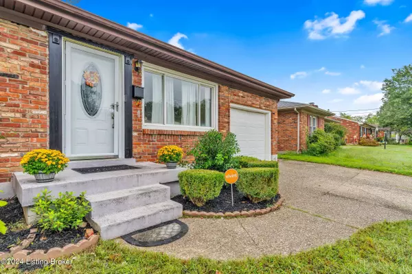 402 Kenny Blvd, Louisville, KY 40214