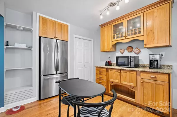 715 2nd Ave PL NE, Conover, NC 28613