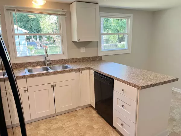 915 Hammond AVE, Aurora, IL 60506