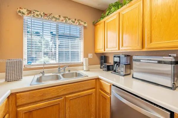 837 Gazebo LN, Galt, CA 95632