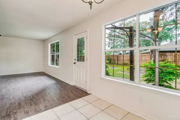 4737 Frontier Rd, Pace, FL 32571