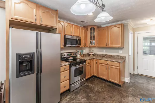 1099 Maplewood Drive SW, Hartselle, AL 35640