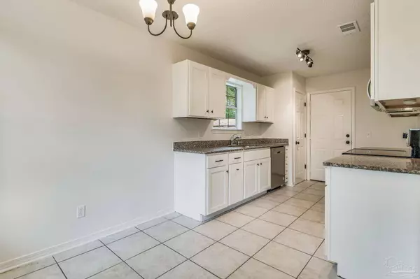 4737 Frontier Rd, Pace, FL 32571