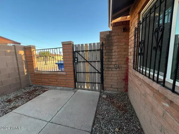 4006 W HADLEY Street, Phoenix, AZ 85009