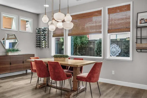 2033 Capri DR, Roseville, CA 95661