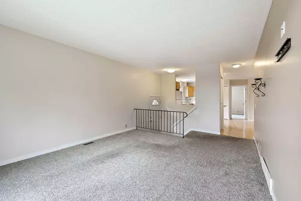 5A Radcliffe CRES SE, Calgary, AB T2A 6A9