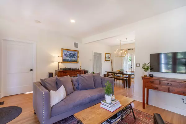 425 N Hough ST, Barrington, IL 60010