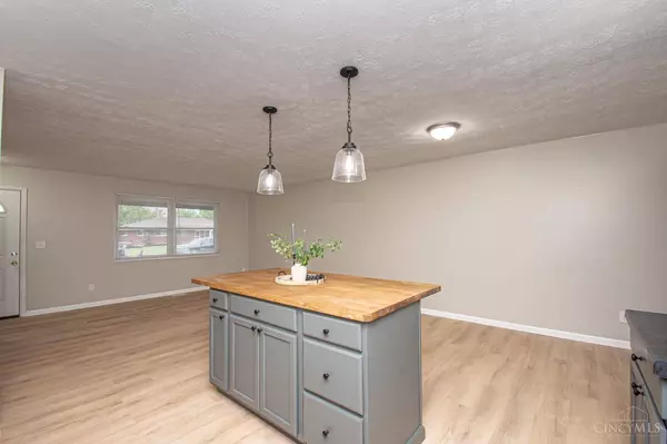 421 Redbud Ln, Xenia, OH 45485