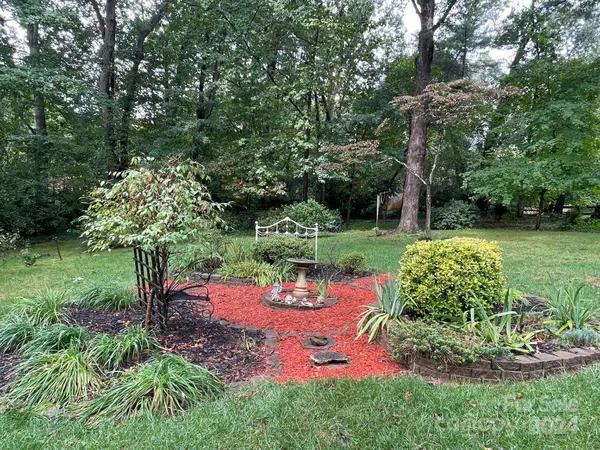 715 2nd Ave PL NE, Conover, NC 28613