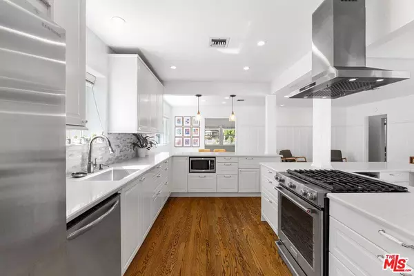 5752 Vesper Ave, Van Nuys, CA 91411