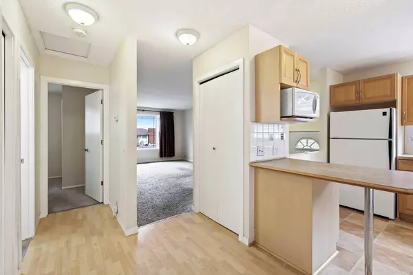 5A Radcliffe CRES SE, Calgary, AB T2A 6A9