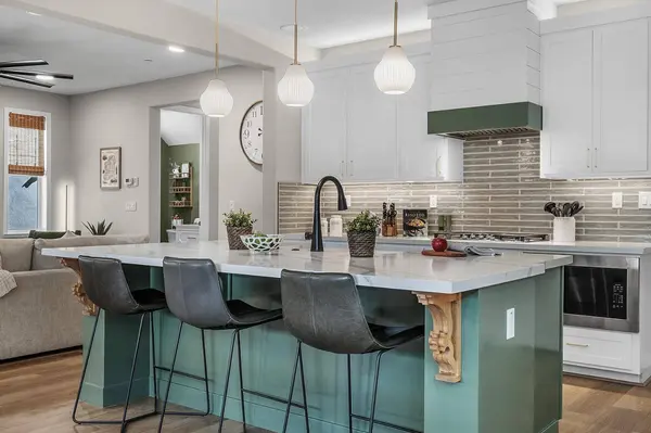 2033 Capri DR, Roseville, CA 95661