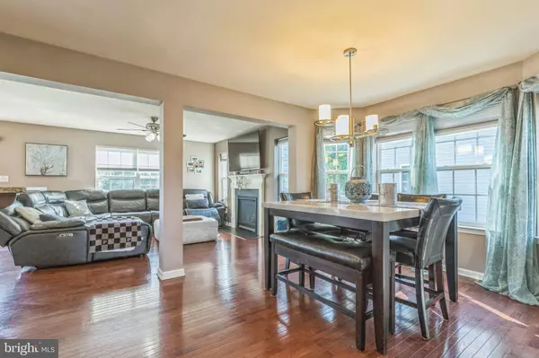 276 SPRUCE AVE, Maple Shade, NJ 08052