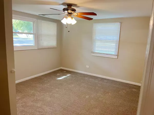 915 Hammond AVE, Aurora, IL 60506