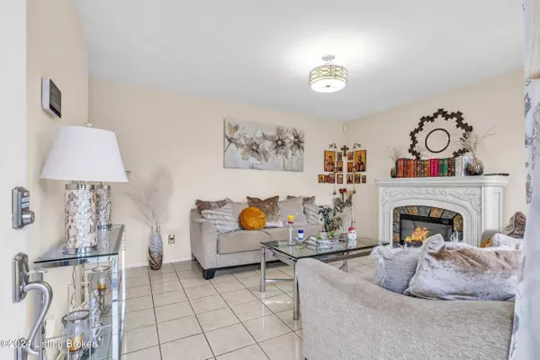 402 Kenny Blvd, Louisville, KY 40214