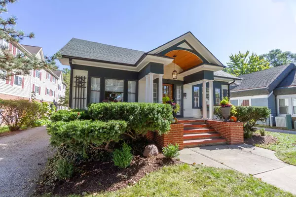 425 N Hough ST, Barrington, IL 60010