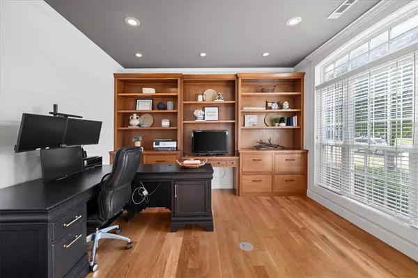 6105 S 26th St, Rogers, AR 72758