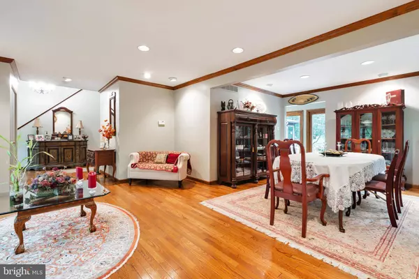 6 DICKSON DR, Medford, NJ 08055