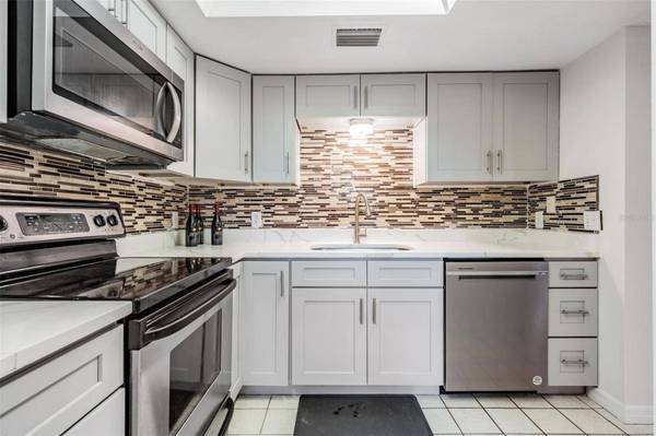 1801 E LAKE RD #4B, Palm Harbor, FL 34685