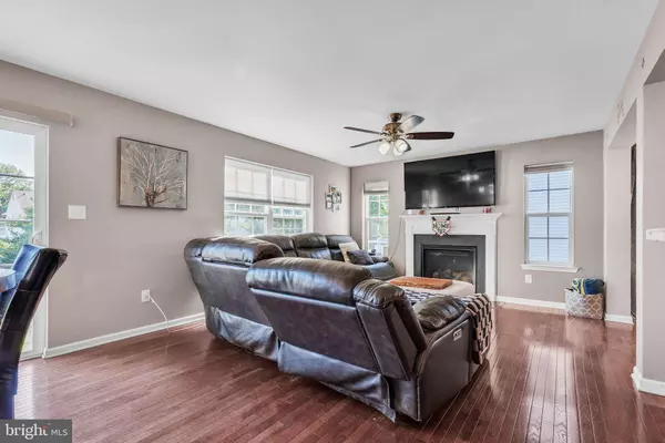 276 SPRUCE AVE, Maple Shade, NJ 08052