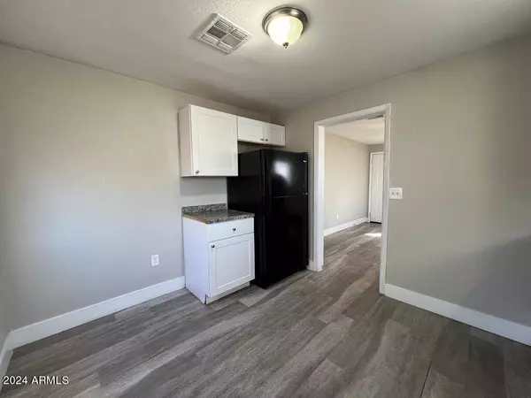 6630 N 53RD Drive, Glendale, AZ 85301