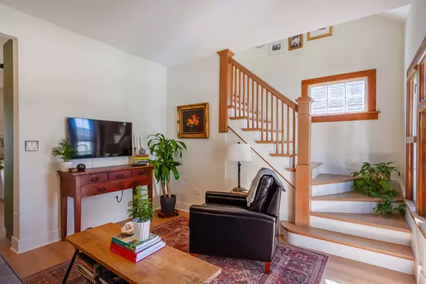 425 N Hough ST, Barrington, IL 60010