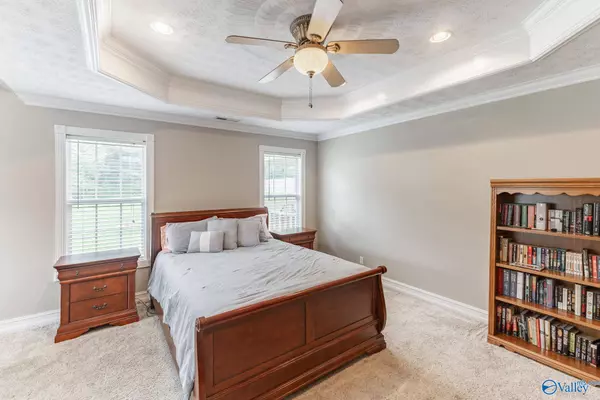 1099 Maplewood Drive SW, Hartselle, AL 35640