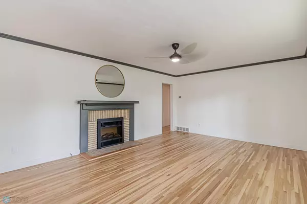 1743 10th ST S, Fargo, ND 58103