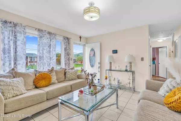 402 Kenny Blvd, Louisville, KY 40214