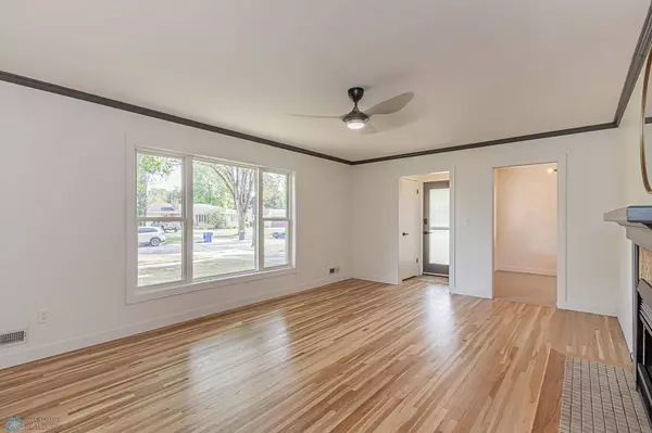 1743 10th ST S, Fargo, ND 58103